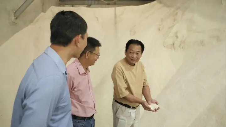 អ្នកឧកញ៉ា ម៉ុង ឬទ្ធី ស្នើឱ្យ​អ...