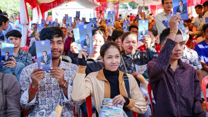 រដ្ឋមន្ត្រីក្រសួងការងារ ៖ អ្នក...