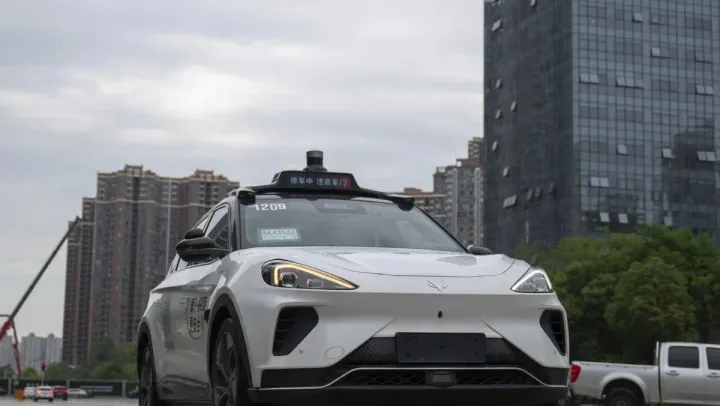 ៥ឆ្នាំទៀត ចិននឹងមានឡានតាក់ស៊ីគ...