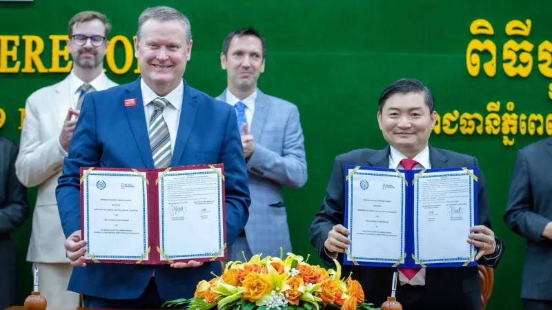 អង់គ្លេស នឹងផ្តល់អ្នកជំនាញ ព្រមទាំងកម្មវិធីអប់រំលំដាប់ពិភពលោកដល់កម្ពុជា ដើម្បីលើកកម្ពស់គុណភាព TVET