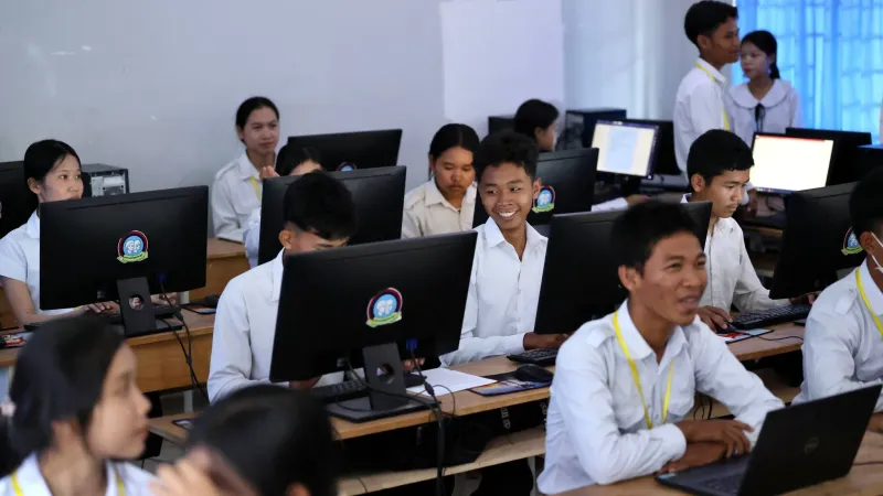 ក្រសួងអប់រំកំណត់គោលដៅយុទ្ធសាស្រ្ត ធ្វើទំនើបកម្មសាលារៀនតាមបណ្តោយព្រំដែន ឱ្យ​ក្លាយ​ជា​សាលារៀនឌីជីថល