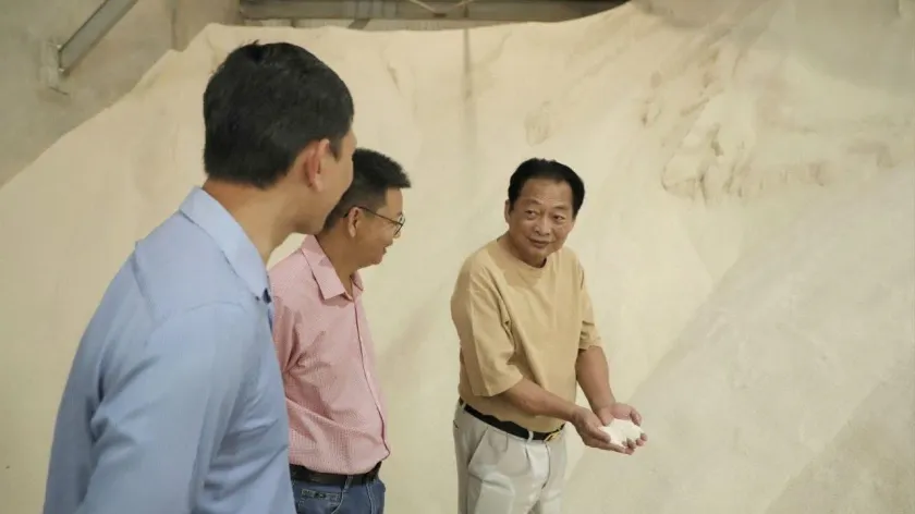 អ្នកឧកញ៉ា ម៉ុង ឬទ្ធី ស្នើឱ្យ​អ...