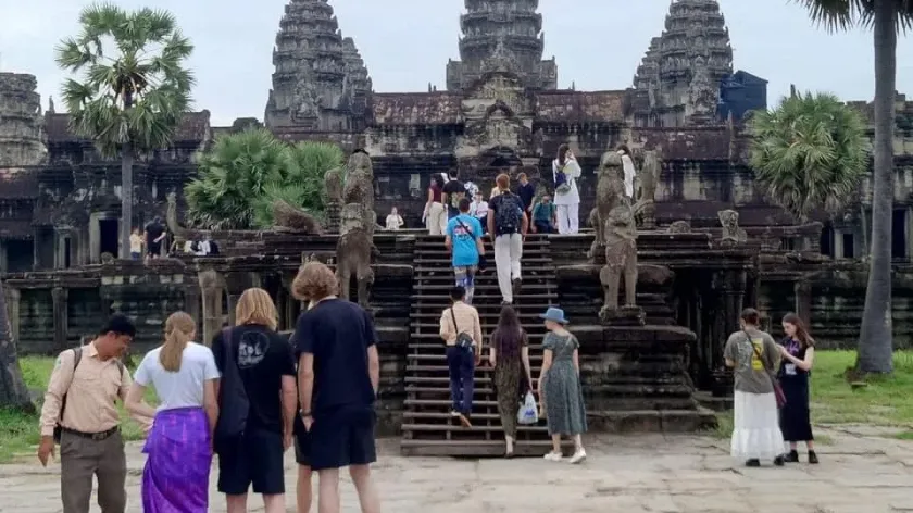 ចំណូលពីរមណីយដ្ឋាន​អង្គរ ធ្លាក់...