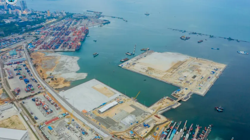 វត្តមានចំណតផែកុងតឺន័រទឹកជ្រៅថ្...