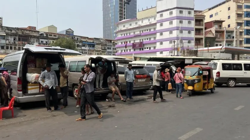 តម្លៃសេវា​រថយន្ត​ឈ្នួលឯកជន​ហក់...