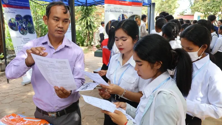 ក្រសួងអប់រំកំពុង​ជំរុញការអនុវត្តប្រព័ន្ធមគ្គុទ្ទេសក៍អាជីព និងការផ្តល់ប្រឹក្សានៅតាមសាលារៀនទូទាំងប្រទេស ដើម្បីតម្រង់ទិសយុវជនឆ្ពោះទៅរកទីផ្សារការងារ