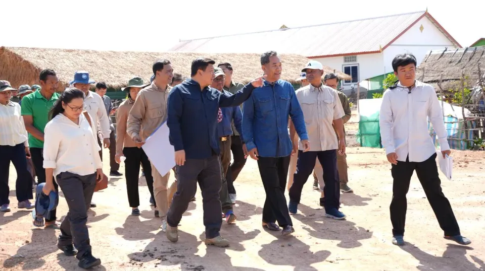 ឧបនាយករដ្ឋមន្ត្រី​ សាយ សំអាល់ ...