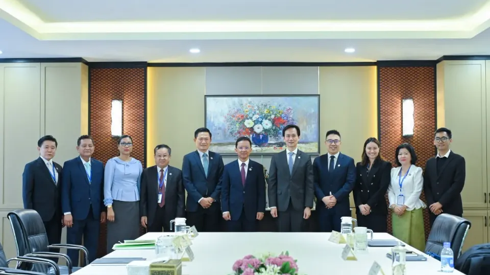 កម្ពុជា - សិង្ហបុរី រួមគ្នាការ...