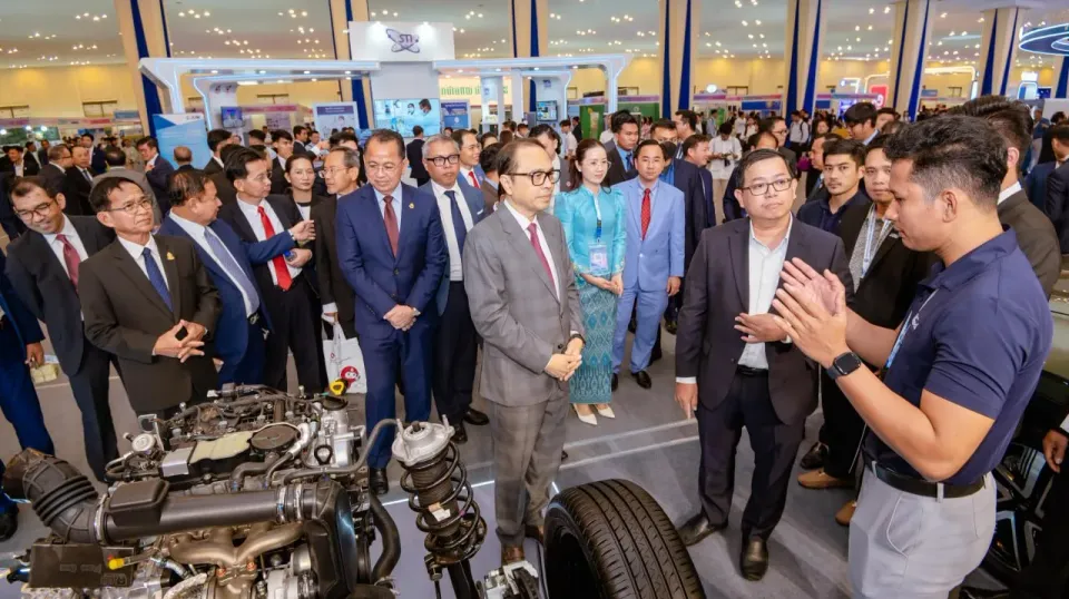 ទិវាជាតិវិទ្យាសាស្ត្រ បច្ចេកវិ...