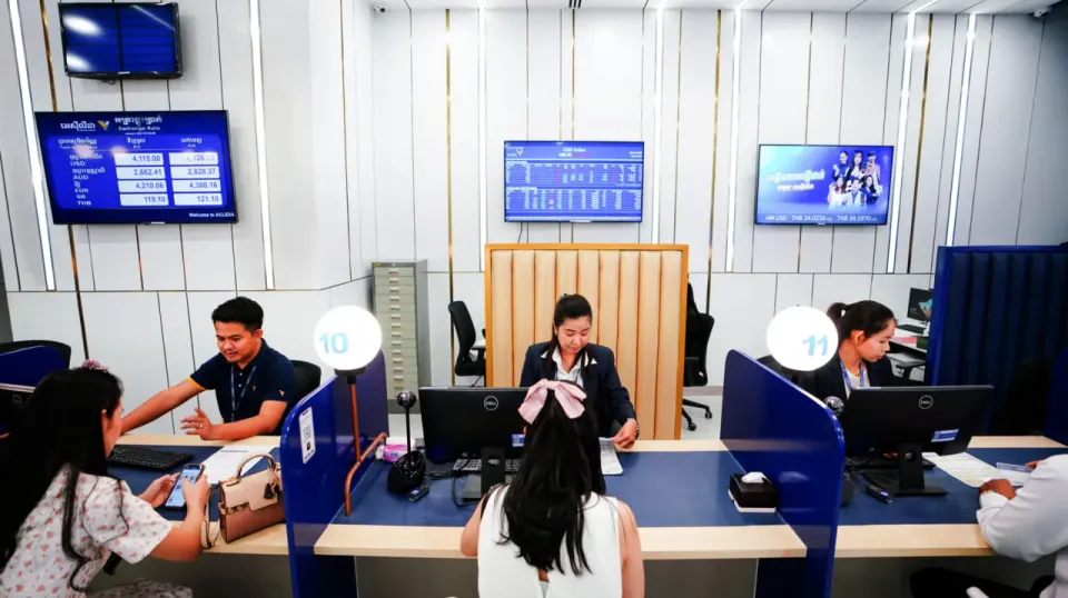 ធនាគារធំៗនៅកម្ពុជាឈរជើងយ៉ាងរឹង...