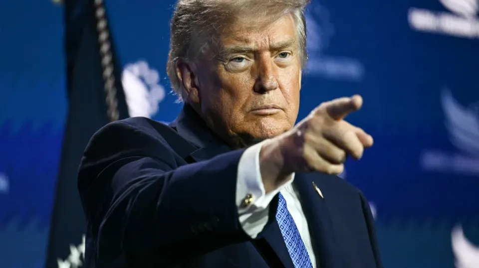 លោក Donald Trump គំរាមដំឡើងពន្...