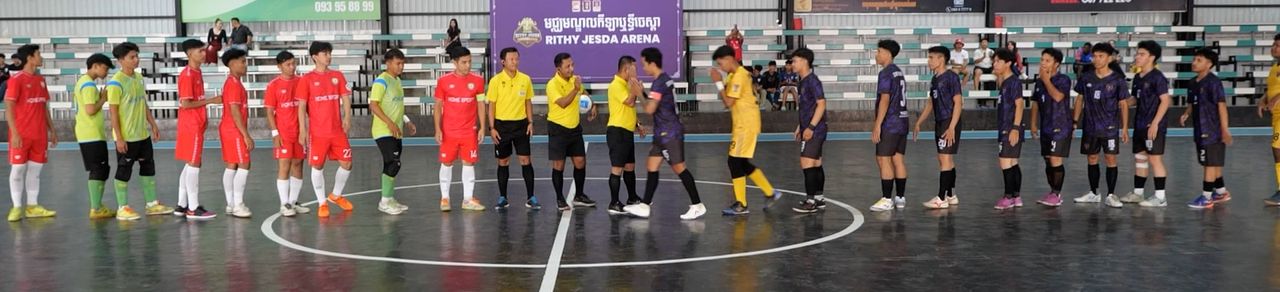 Image for article: ពានរង្វាន់បាល់ទាត់ក្នុងសាល «ឫទ្ធីជេស្តាស៊ុបពើរខាប់ ២០២៦» បើកឆាករដូវកាលថ្មី ដោយមាន១០ក្រុម ចូលរួមប្រកួតប្រជែង