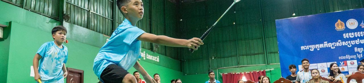Image for article: ឃើញម្នាក់ឈរមុខ ម្នាក់ឈរនៅក្រោយក្នុងកីឡាវាយសីវិញ្ញាសាគូ តើមានតួនាទីខុសគ្នាបែបណា?