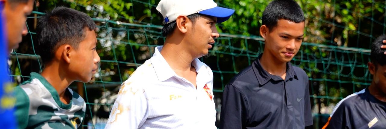 គ្រូក្រុមវិទ្យាល័យឥន្ទ្រទេវីសរសើរឆន្ទៈដ៏មោះមុតរបស់ក្រុមវិទ្យាល័យជម្ពូវ័ន ថា ជាគំរូដ៏ល្អនៃការប្រឹងប្រែងមិនបោះបង់ - Article Thumbnail