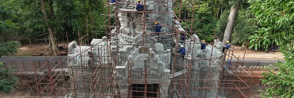ខ្លោង​ទ្វារ​បុរាណ​នៃ​ប្រាសាទ​តាព្រហ្ម ​ទទួល​បានការ​ជួសជុល​យ៉ាង​ផ្ចិតផ្ចង់ ត្រៀម​បញ្ចប់​ចុង​ឆ្នាំ​នេះ - Main Article Image