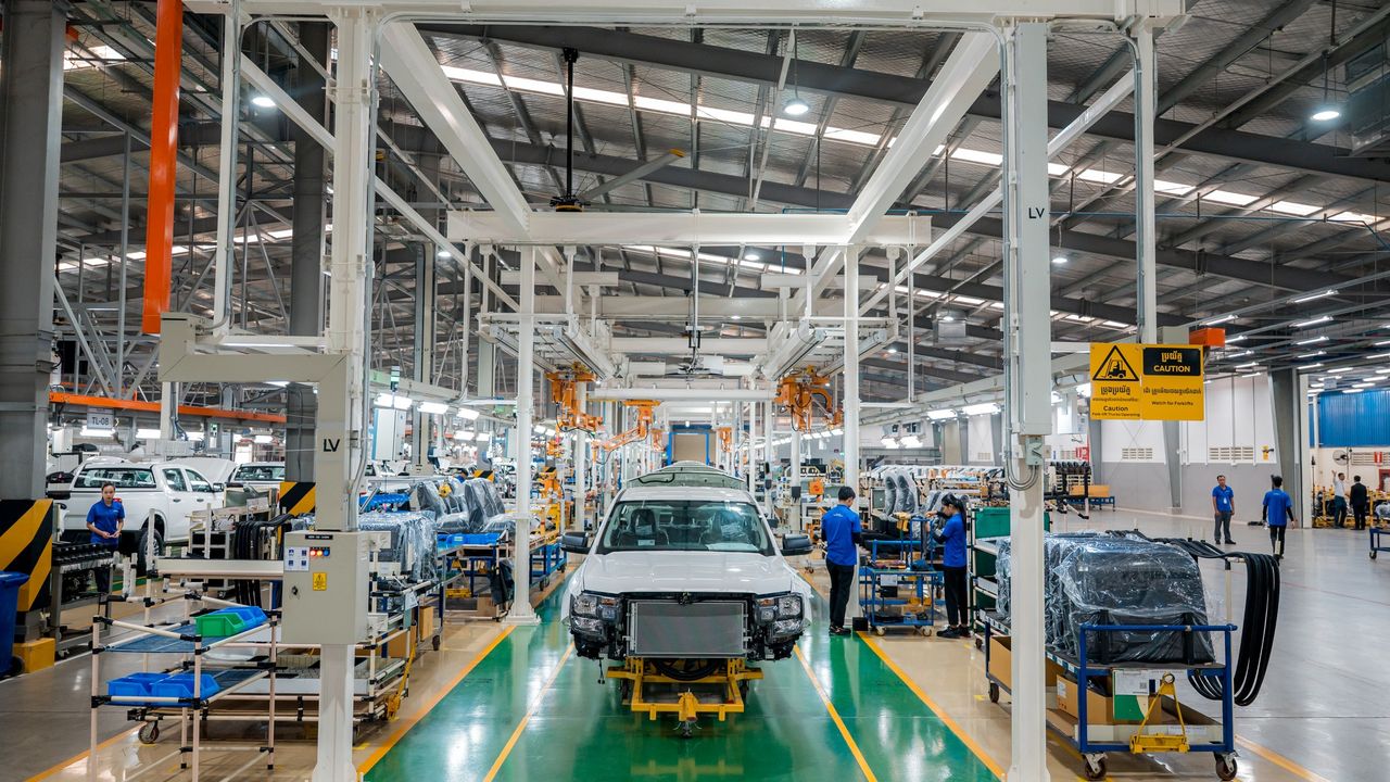 រថយន្ត Ford ប្រមាណ ១៦ ០០០ គ្រឿ...