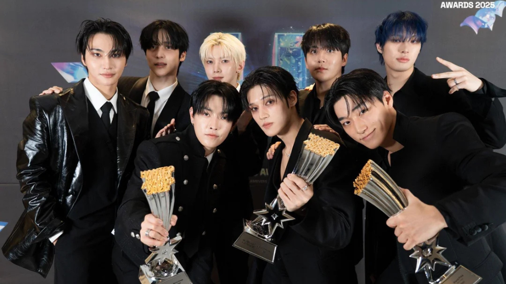 ATEEZ យកឈ្នះ “បណ្តាសា ៧ ឆ្នាំ” ជាមួយពានរង្វាន់សិល្បករប្រចាំឆ្នាំ