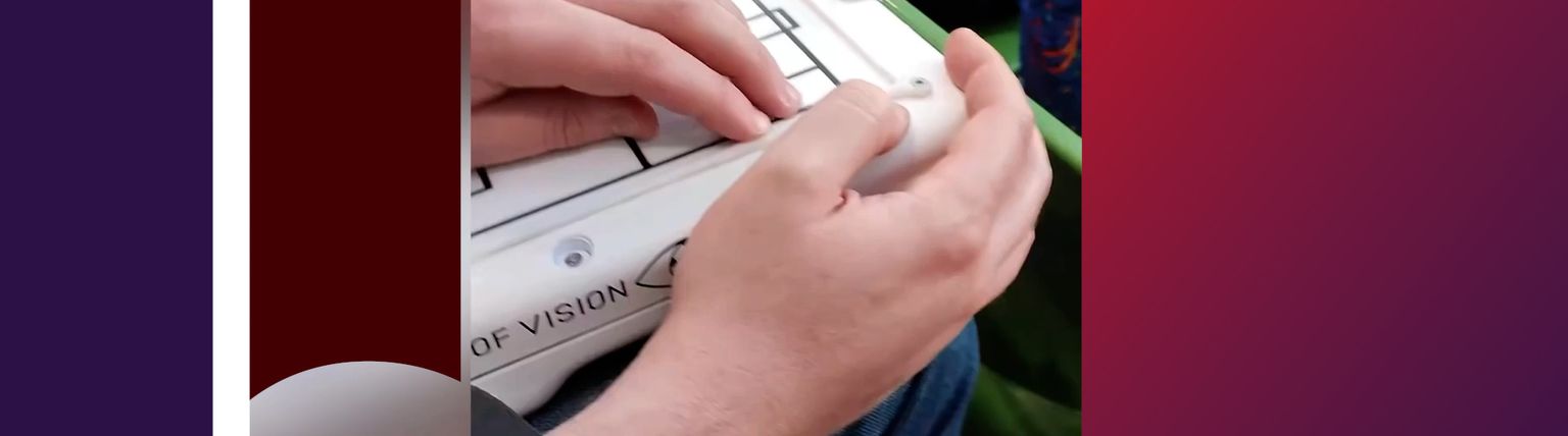 Field of Vision Tablet ធ្វើឲ្យអ្នកមានពិការភ្នែកទទួលអារម្មណ៍ដឹងដូចទស្សនាការប្រកួតពិតៗ - Article Thumbnail