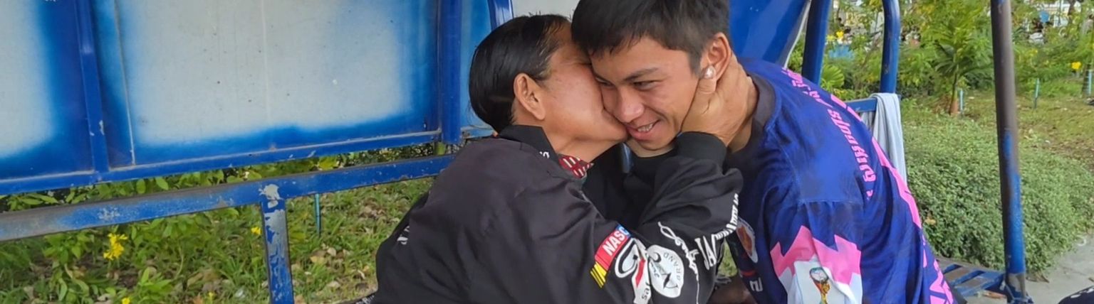 ម្ដាយយុវជន សួន សុខាបញ្ញា របស់ក្រុមច្បារអំពៅសង្ឃឹមឃើញកូនប្រុសបង្ហាញខ្លួនលើវាលស្មៅស្តាតអូឡាំពិក ផ្ដាច់ព្រ័ត្រជើងឯកវិទ្យាល័យ - Article Thumbnail