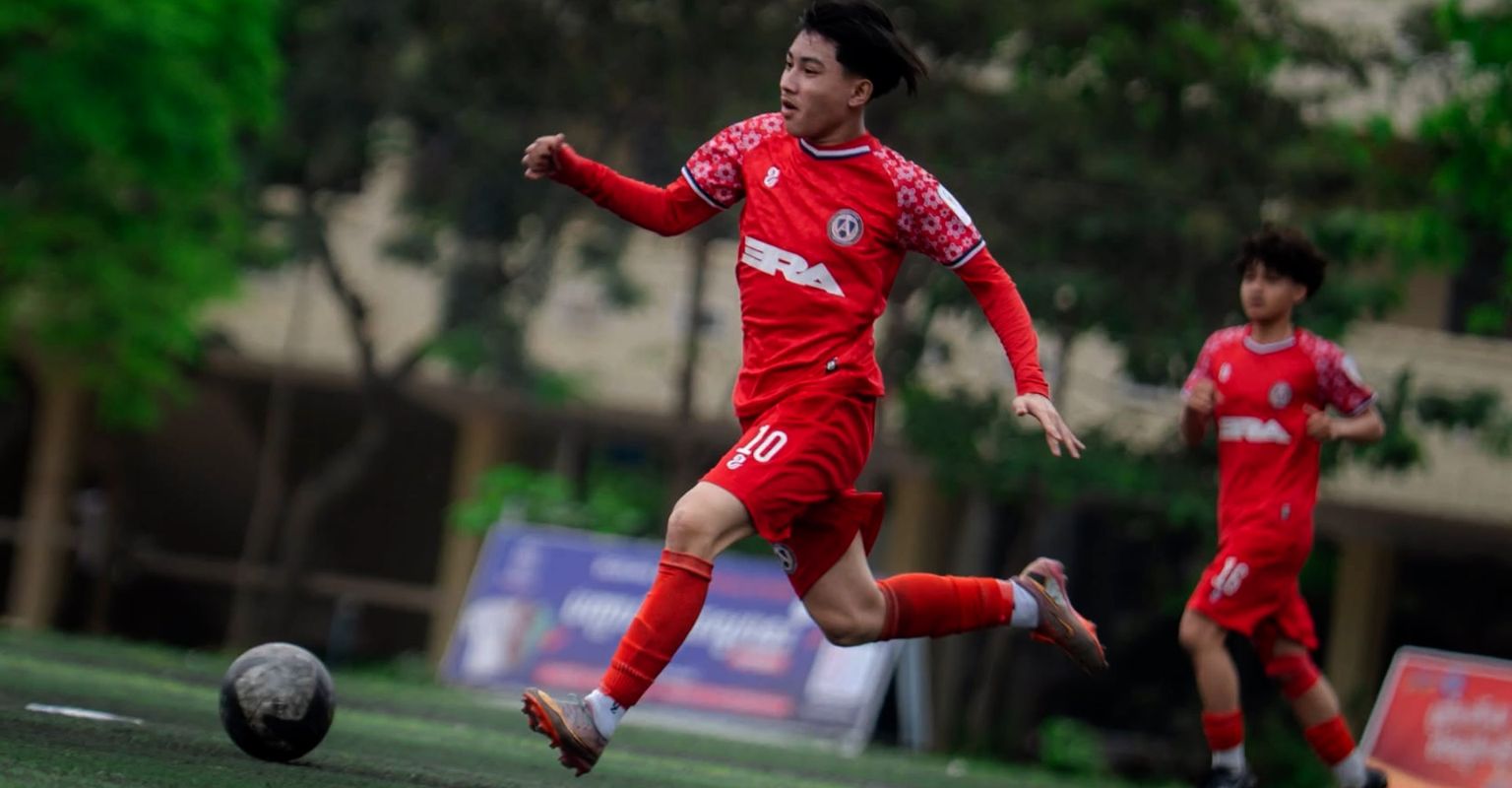 យុវជន តេង ឈានឡុង៖ តាមរយៈពានរង្