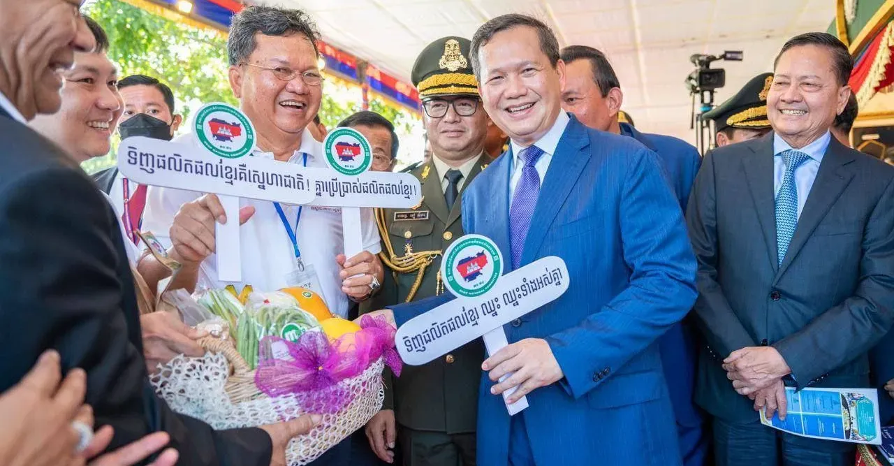 សម្តេចធិបតី ហ៊ុន ម៉ាណែត លើកទឹក...