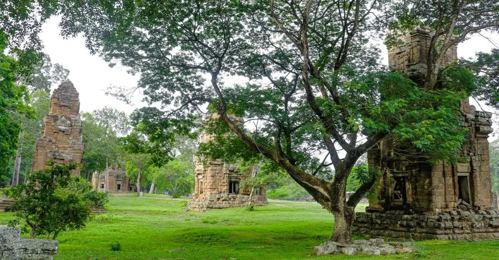 ទិដ្ឋភាពប្រវត្តិសាស្ត្រ! ប្រាសាទសួរព្រ័ត្រឬប្រាសាទនាង១២ មានទំនាក់ទំនងនឹងពិធីបុណ្យ តាំងតុ របស់ខ្មែរ