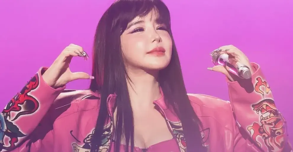 D Nation ប្រកាសចែកផ្លូវជាមួយ Park Bom សមាជិកក្រុម 2NE1 ក្រោយរួមការងារអស់រយៈពេល ៨ ឆ្នាំ