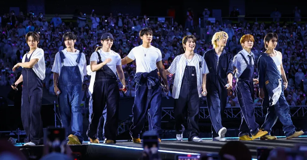 ចប់ CARATLAND លើកទី ១០ ក្រុម​ SEVENTEEN លាអ្នកគាំទ្រមួយរយៈ សន្យា ៣ ឆ្នាំក្រោយជួបគ្នា