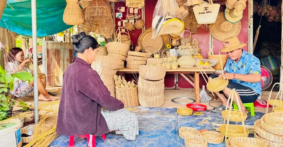 អ្នកស្រុកសៀមរាប បន្តសិប្បកម្មបុរាណដ្បិតចង់រក្សាទម្លាប់ប្រើសម្ភារៈបែបខ្មែរតជំនាន់
