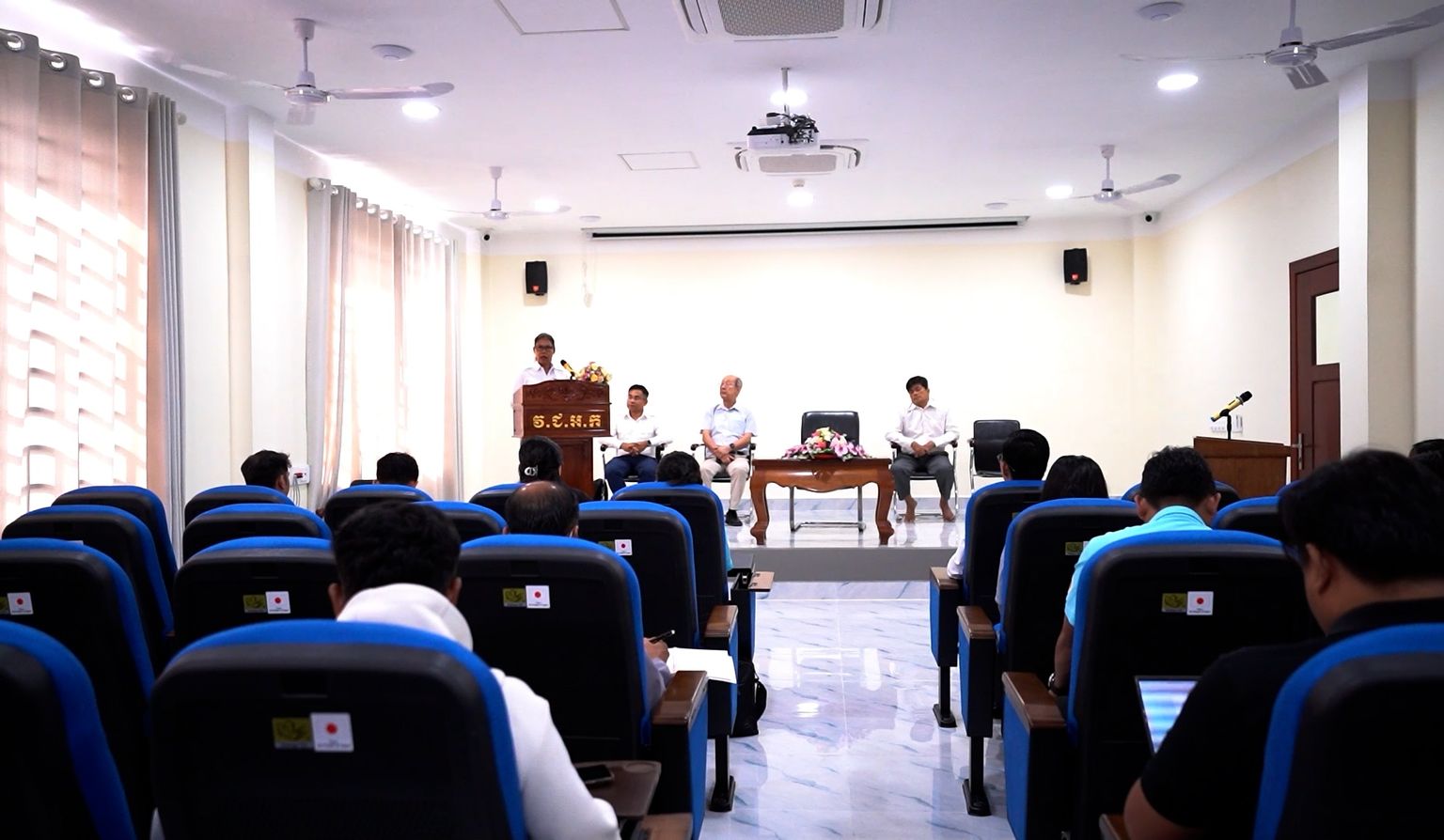 លោកស្រី កែវ មនោរម្យ ជំរុញឱ្យគ្រូកីឡាបញ្ឈប់ការបង្រៀ