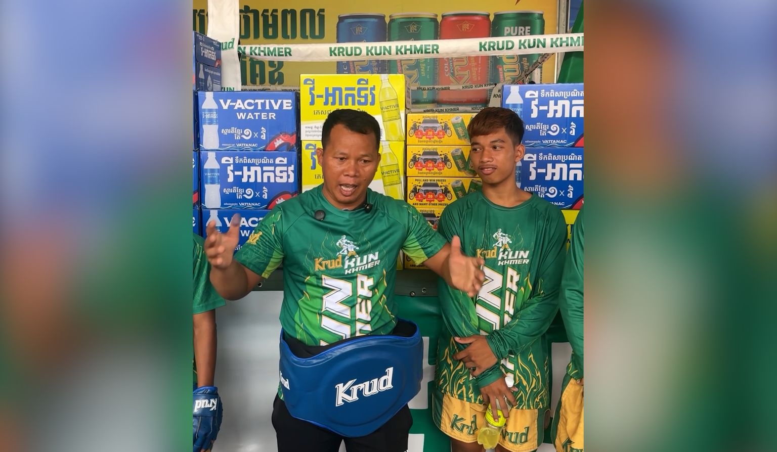 លោក បឺត សំខាន់ លេចស្នាមញញឹមចាត់ទុក ការទ្រទ្រង់ពី ក