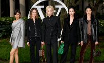 Felix, Liu Yifei និងតារាល្បីៗជាច្រើនទៀតចូលរួមកម្មវិធីបង្ហាញម៉ូដពិសេសរបស់ Louis Vuitton នៅញូវយ៉ក