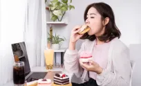 កាន់តែស្ត្រេស កាន់តែញ៉ាំ! តើបញ្ហានេះមានវិធីសាស្ត្រដោះស្រាយបែបណា?
