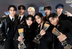 ATEEZ យកឈ្នះ “បណ្តាសា ៧ ឆ្នាំ” ជាមួយពានរង្វាន់សិល្បករប្រចាំឆ្នាំ