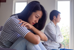 មិនប្រាប់ ស្មើនឹងមិនស្រឡាញ់? តើត្រូវធ្វើបែបណា នៅពេលដែលមានរឿងត្រូវលាក់បាំងពីដៃគូ?