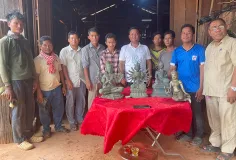 ពលរដ្ឋប្រទះ​ឃើញ​បដិមាករ ៤ អង្គ កប់​​ដី​ក្នុង​ចម្ការ​ស្វាយចន្ទីខេត្ត​កំពង់​ធំ