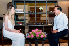 Angelina Jolie ប្ដេជ្ញានឹងចូលរួមផ្សព្វផ្សាយទេសចរណ៍កម្ពុជា ទៅកាន់ពិភពលោក - Article