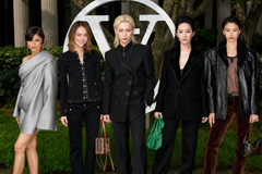 Felix, Liu Yifei និងតារាល្បីៗជាច្រើនទៀតចូលរួមកម្មវិធីបង្ហាញម៉ូដពិសេសរបស់ Louis Vuitton នៅញូវយ៉ក - Article