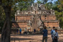 ស្ថាបត្យកម្ម​ផ្សារ​ភ្ជាប់​ប្រវត្តិសាស្ត្រ! ប្រាសាទភិមាន​អាកាស ធ្លាប់ជាកន្លែង «នាង​នាគ​ក្បាល​៩» រស់នៅ និងទីតម្កល់ សិវ​លិង្គ​មាស - Article