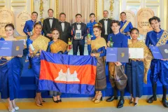 ក្រុមហ៊ុន វឌ្ឍនៈ នាំមោទនភាពកម្ពុជាទៅកាន់ប៉ារីស ទទួលមេដាយមាស២៣ ពានពេជ្រ៤ និងបង្ហាញសម្រស់វប្បធម៌ខ្មែរលើឆាកអន្តរជាតិ - Article