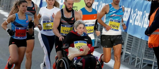 បុរសជនជាតិអេស្ប៉ាញរត់រុញម្ដាយបង្កើតកំណត់ត្រាពិសេសនៅ Guinness