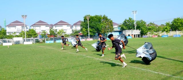 ក្រុមបាល់ទាត់វិទ្យាល័យសម្ដេច ហ៊ុនសែន ប៊ុនរ៉ានី ច្បារអំពៅ ថែមឧបករណ៍ហ្វឹកហាត់ថ្មីត្រៀមវគ្គ៤ក្រុមជើងឯកវិទ្យាល័យ