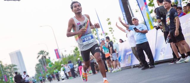 មុនរត់ចម្ងាយឆ្ងាយ២-៣ថ្ងៃ វ៉ាន់ ភារ៉ា បុកហូបអាហារប៉ូវច្រើន តែក៏តមរសជាតិហឹរ ជូរ និង គ្រឿងផ្អាប់