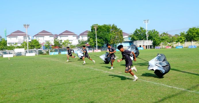 ក្រុមបាល់ទាត់វិទ្យាល័យសម្ដេច ហ៊ុនសែន ប៊ុនរ៉ានី ច្បារអំពៅ ថែមឧបករណ៍ហ្វឹកហាត់ថ្មីត្រៀមវគ្គ៤ក្រុមជើងឯកវិទ្យាល័យ