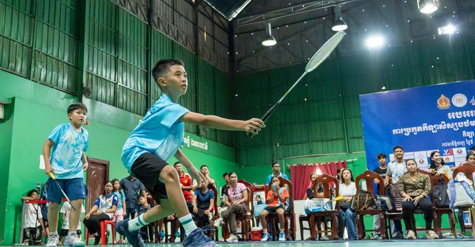 ឃើញម្នាក់ឈរមុខ ម្នាក់ឈរនៅក្រោយក្នុងកីឡាវាយសីវិញ្ញាសាគូ តើមានតួនាទីខុសគ្នាបែបណា?