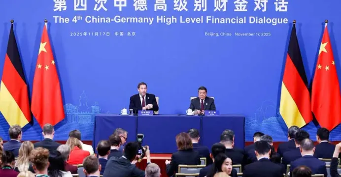 ចិន វ៉ាដាច់ សហរដ្ឋអាម៉េរិក ក្ល...