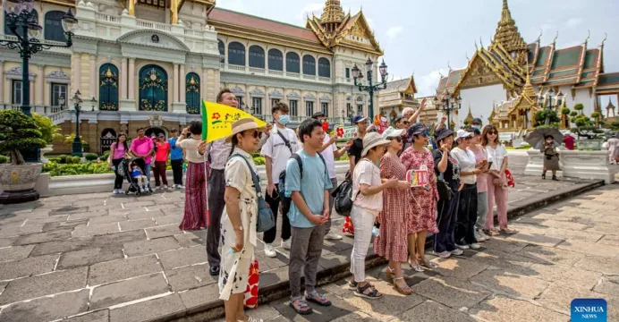 ភ្ញៀវទេសចរបរទេសទៅលេងថៃ ធ្លាក់ច...
