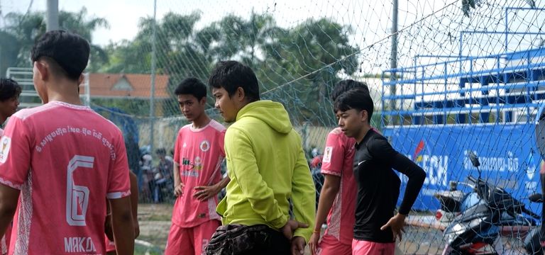 លោក សុខម៉ុង ដារ៉ា ៖ ក្រុមបាល់ទ...