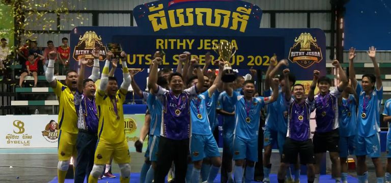 Lucky FC លើកពាន Rithy Jesda Fu...