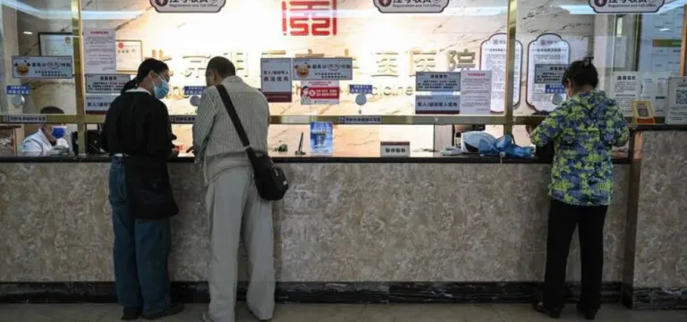 មន្ទីពេទ្យក្នុងប្រទេសចិន “យកមនុស្សជា” ក្លែងធ្វើជា “អ្នកជំងឺវិកលចរិត” ដើម្បីបោកយកប្រាក់ធានារ៉ាប់រ៉ង